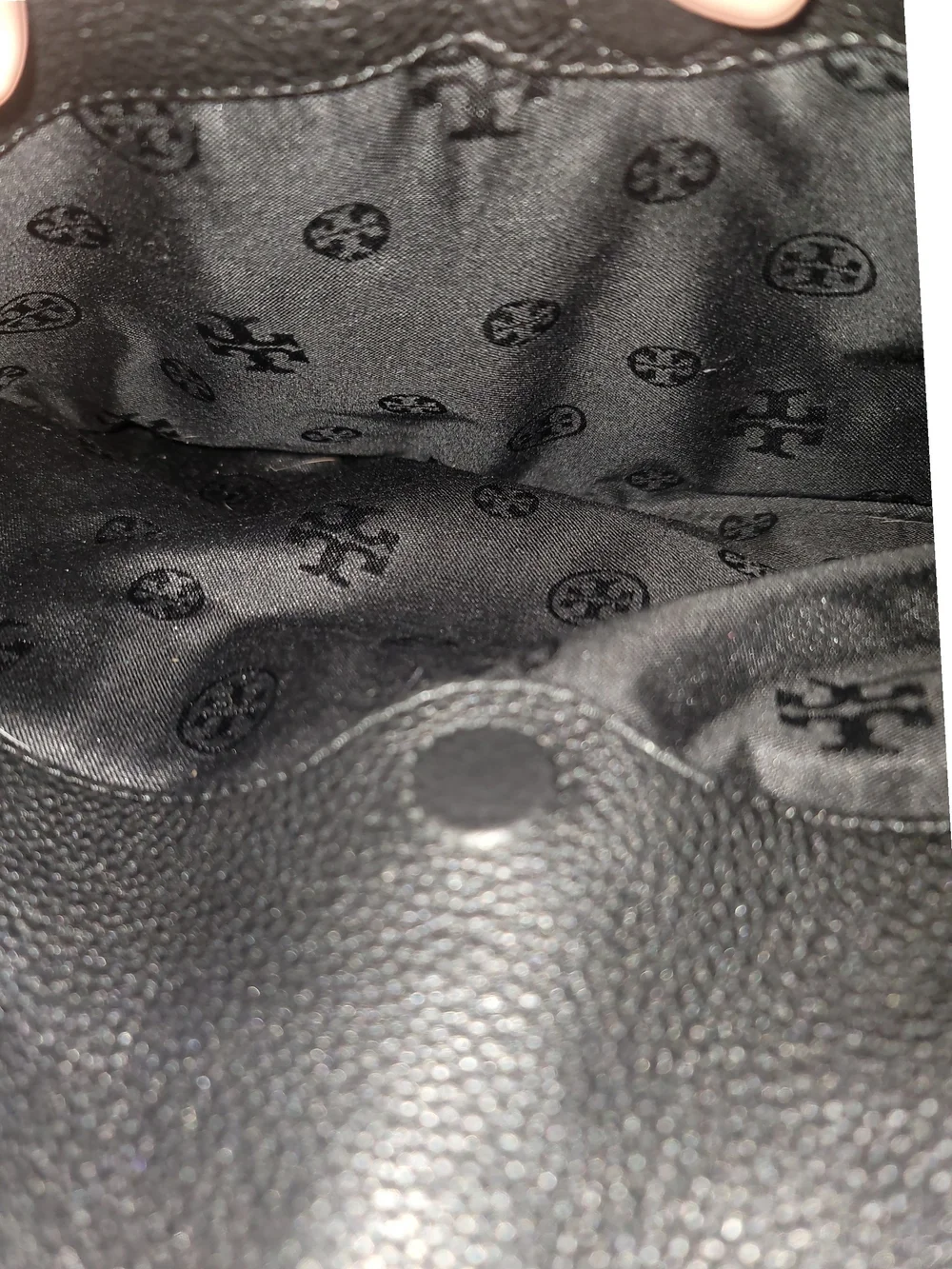 Tory Burch Bombe T East West Black Pebbled Leather Tote in EUC